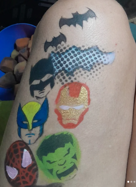 Composição de heróis pintados